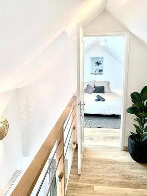 Un ou plusieurs lits dans un hébergement de l'établissement Maison Mer & Jardin Ouistreham Riva-Bella