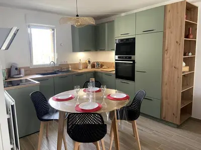 Cuisine ou kitchenette dans l'établissement Cancoon - location appartement de vacances Cancale