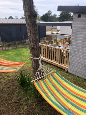 Jardin de l'établissement Cottage Jullouville récent l'Edune résidence vacances - plage 150 m -piscine - Wifi