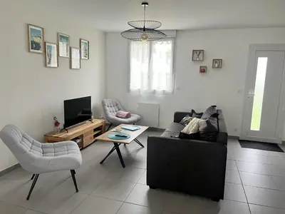 Télévision ou salle de divertissement dans l'établissement Maison 4/6 personnes à Bayeux