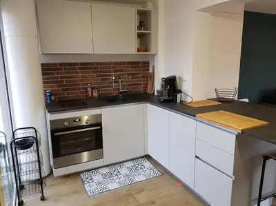 Cuisine ou kitchenette dans l'établissement L'atelier, appart avec jardin à 100 m de la mer.