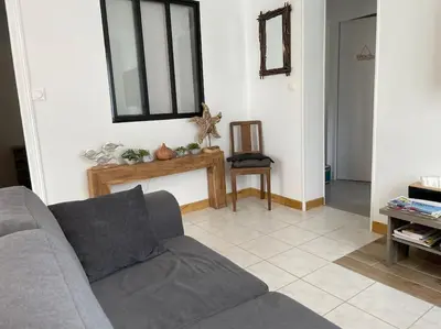 Coin salon dans l'établissement Maison de la Mer