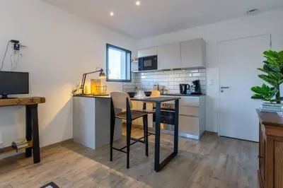 Cuisine ou kitchenette dans l'établissement L'Escapade T1 de 30 m2 neuf.