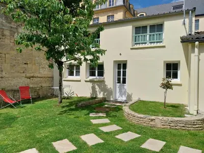 Jardin de l'établissement Maison au calme 2 chambres centre de Caen