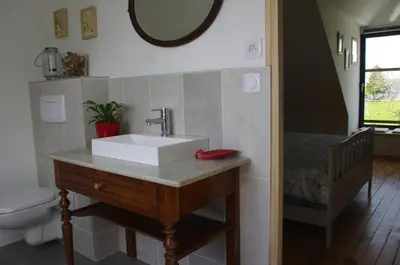 Salle de bains dans l'établissement Cosy ferme de village en baie du Mont Saint Michel