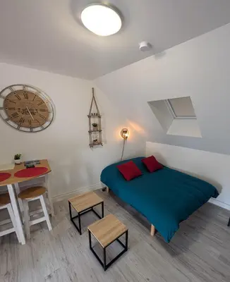 Un ou plusieurs lits dans un hébergement de l'établissement Studio calme et cosy