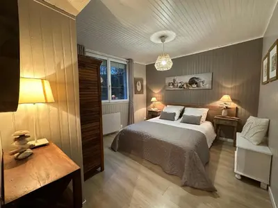 Un ou plusieurs lits dans un hébergement de l'établissement Gîte gold beach - Logis des hirondelles classé 4 étoiles