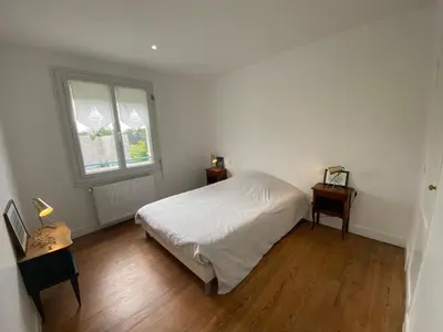 Un ou plusieurs lits dans un hébergement de l'établissement La maison bleue vacance et jardin, la mer à 550 m