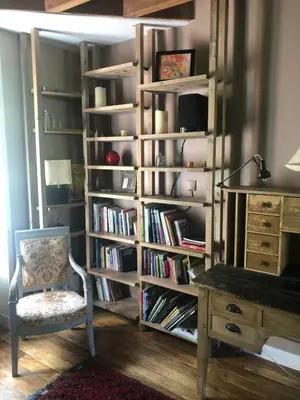 Bibliothèque dans la villa