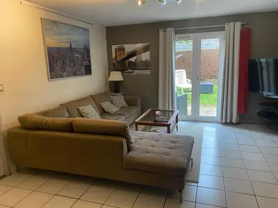 Coin salon dans l'établissement Maison 3 chambres, salle de gym, jardin et terrasse