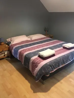 Un ou plusieurs lits dans un hébergement de l'établissement Maison 3 chambres, salle de gym, jardin et terrasse