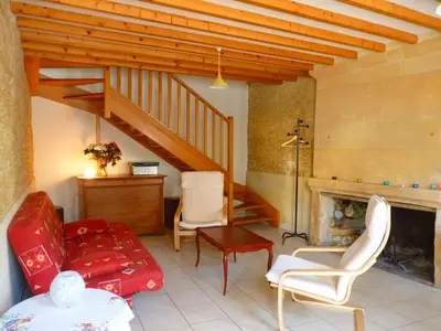 Coin salon dans l'établissement Maison ancienne entièrement rénovée pour 5 personnes