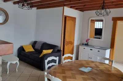 Cuisine ou kitchenette dans l'établissement Une petite maison du Rozel - gite tout confort