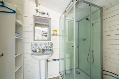 Salle de bains dans l'établissement Domaine de la calotine classé 4 étoiles