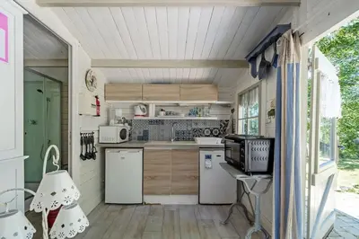 Cuisine ou kitchenette dans l'établissement Domaine de la calotine classé 4 étoiles