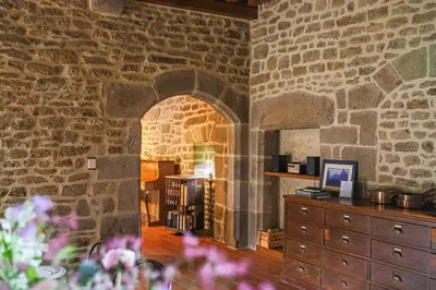 Cuisine ou kitchenette dans l'établissement Manoir avec Piscine et Jacuzzi en Suisse Normande