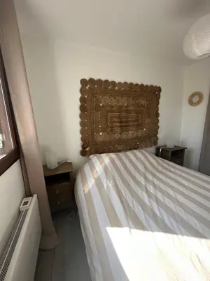 Un ou plusieurs lits dans un hébergement de l'établissement Appartement Cosy, 400m plage proche centre ville
