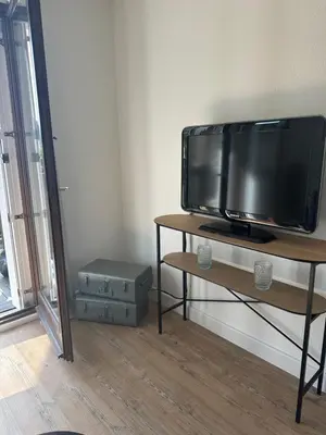 Télévision ou salle de divertissement dans l'établissement Appartement Cosy, 400m plage proche centre ville