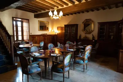 Coin salon dans l'établissement la Bastide du Laizon & Spa