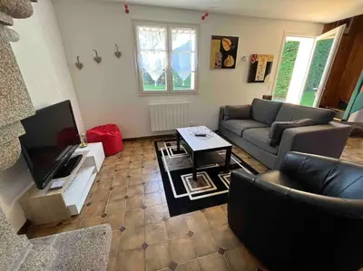 Télévision ou salle de divertissement dans l'établissement Gîte la Villemain