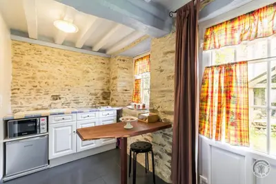Cuisine ou kitchenette dans l'établissement Le Pont de Benneville