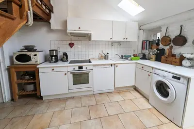 Cuisine ou kitchenette dans l'établissement Rare pearl with garden facing the sea
