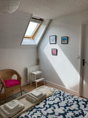 Un ou plusieurs lits dans un hébergement de l'établissement La maison des Teinturiers maison de ville avec jardin