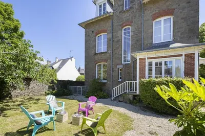Jardin de l'établissement La Brise Cancalaise - Maison typique avec vue mer