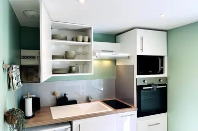 Cuisine ou kitchenette dans l'établissement L'Escale du Mont Saint Michel