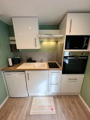 Cuisine ou kitchenette dans l'établissement L'Escale du Mont Saint Michel