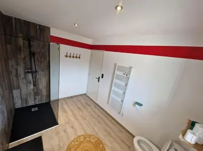 Salle de bains dans l'établissement Gîte à 1,9 km du Mont St Michel