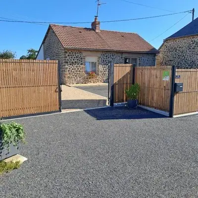 Maison de charme en granit avec jardin clos