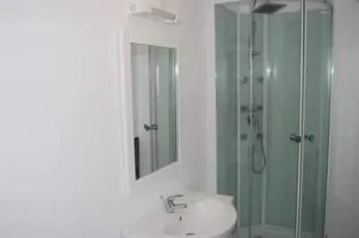 Salle de bains dans l'établissement Aux portes du mont saint michel