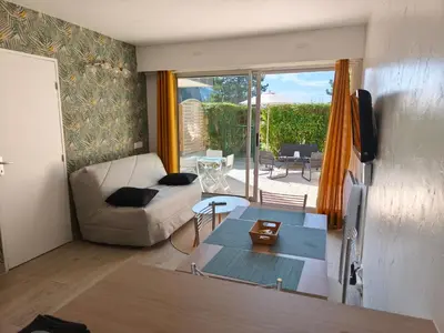 Coin salon dans l'établissement Appartement accès direct à la plage