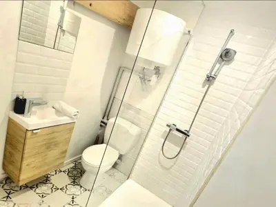 Salle de bains dans l'établissement Charmant studio typique & cosy au Cœur de Caen