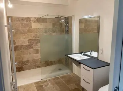 Salle de bains dans l'établissement La maisonnette de Naomi