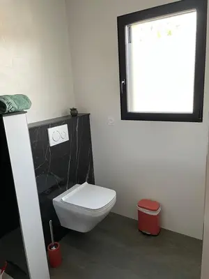 Salle de bains dans l'établissement AU CHARME DES MAREES