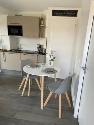 Cuisine ou kitchenette dans l'établissement AU CHARME DES MAREES