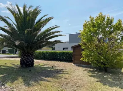 Jardin de l'établissement Maison de Campagne Familiale à Portbail - 6 personnes