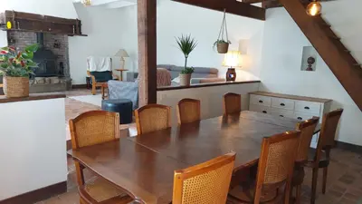 Coin salon dans l'établissement Maison La Rivière