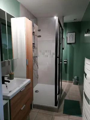 Salle de bains dans l'établissement La maison Saint-Gervais