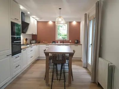 Cuisine ou kitchenette dans l'établissement Maison aux portes de Caen