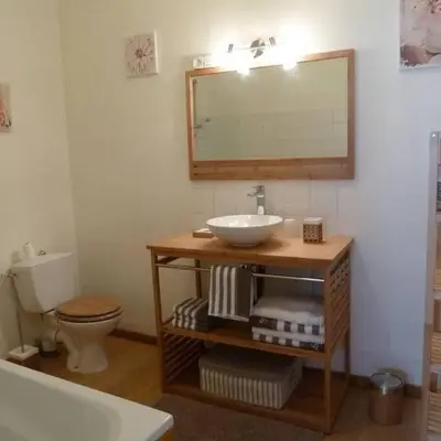 Salle de bains dans l'établissement Les Aigrettes, en plein centre, à 200m de la plage