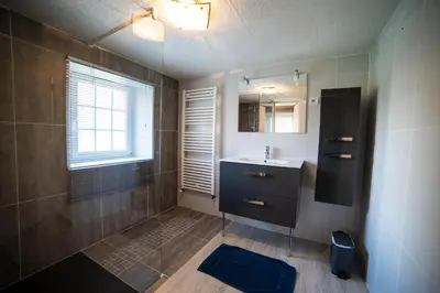Salle de bains dans l'établissement Ferme de la Tour