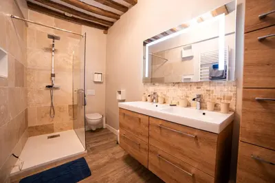 Salle de bains dans l'établissement Ferme de la Tour