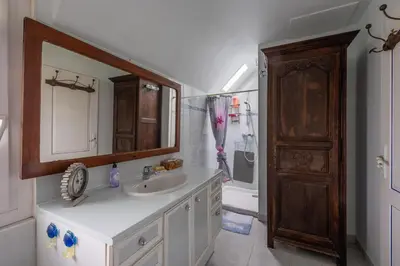 Salle de bains dans l'établissement Emji - Maison proche de la plage