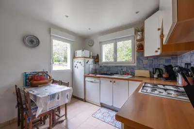Cuisine ou kitchenette dans l'établissement Emji - Maison proche de la plage