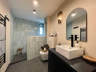 Salle de bains dans l'établissement La Maison Rose - Côté Terre by Melrose