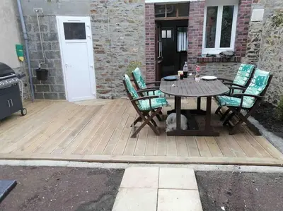 Terrasse ou espace extérieur de l'établissement Maison de ville rénovée au cœur du Cotentin.