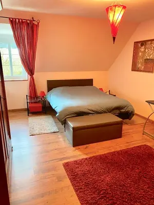 Un ou plusieurs lits dans un hébergement de l'établissement Le Taut 44 - chambre Sword - salle de bains partagée